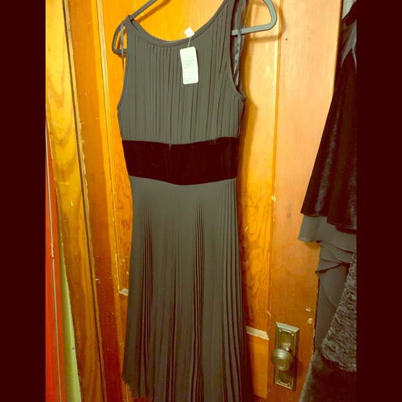 Intuition Dresses & Skirts - BOUTIQUE EVENT WEAR SIMPLE STUNNER